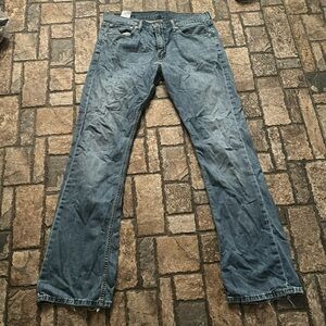 Levis Medium Wash Jeans